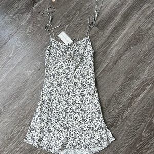 Ivory/Navy Dress with Triangle Cut - M